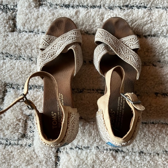 TOMS Wedges - Picture 2 of 3